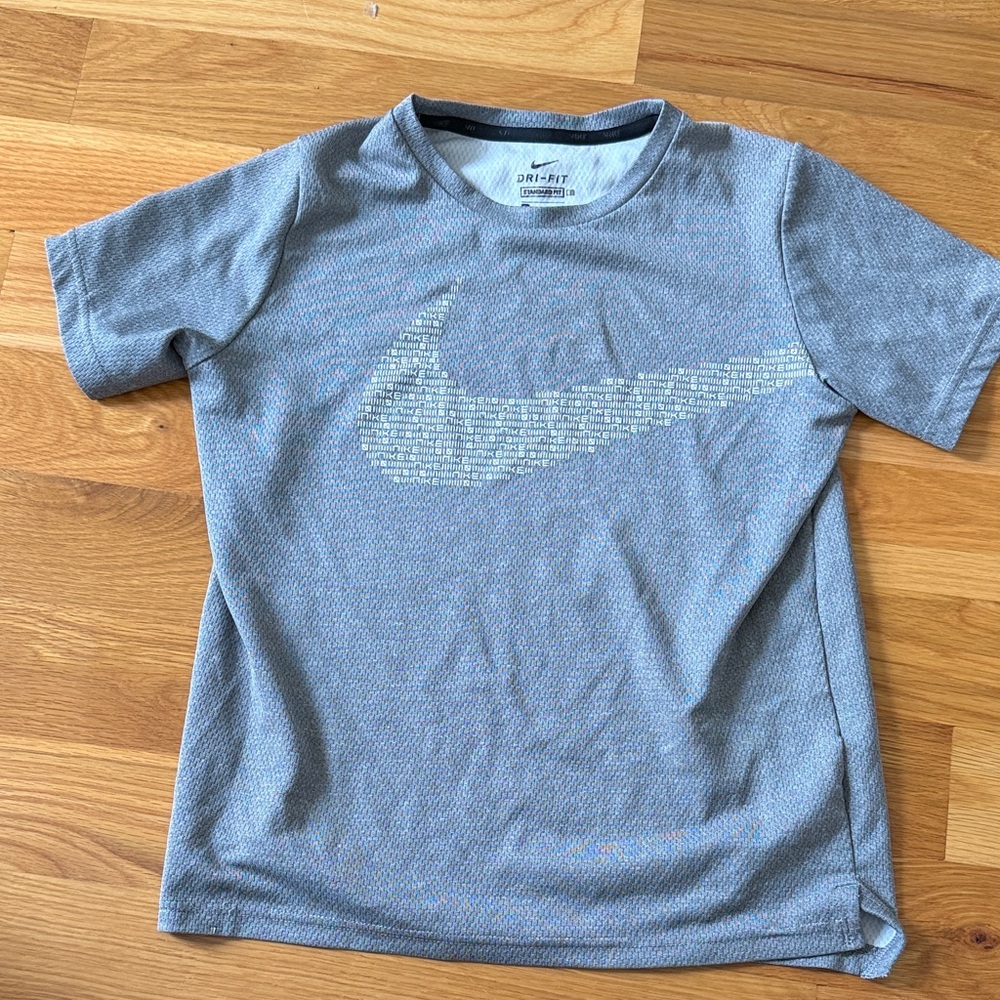 Nike Boys Light Gray Short Sleeve Tee